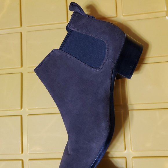 Coach chocolate brown suede Chelsea ankle bootie - Picture 10 of 10